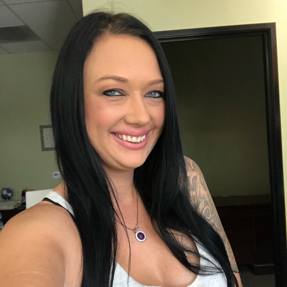 Meet your Posher, Robyn - Picture 1 of 1